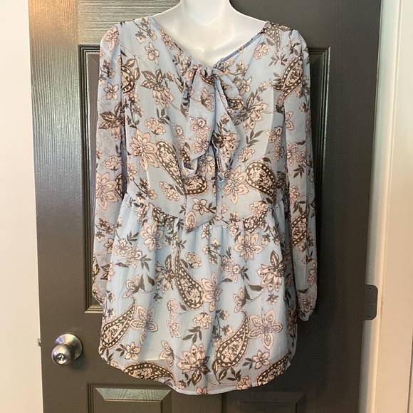 American Eagle Flowy Semi-Sheer Blouse - Picture 2 of 7
